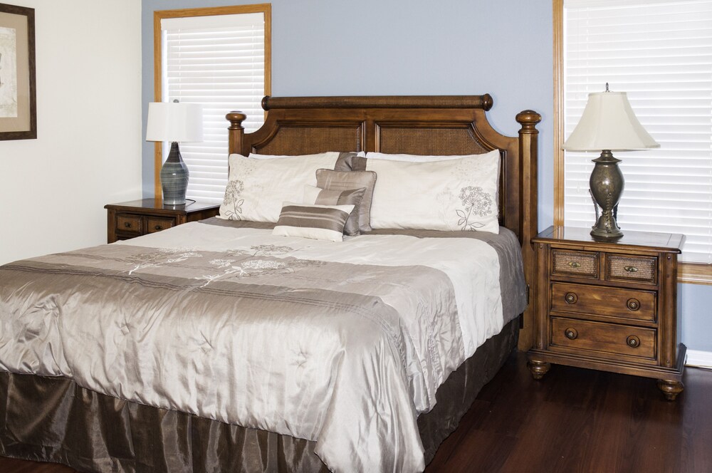 Luxury Villa, 4 Bedrooms, Pool Access - Guestroom