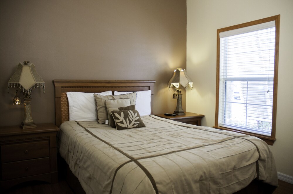 Luxury Villa, 4 Bedrooms, Pool Access - Guestroom