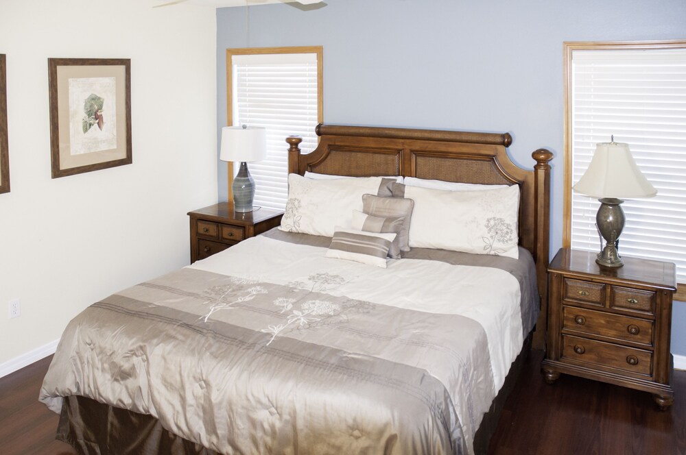 Luxury Villa, 4 Bedrooms, Pool Access - Guestroom