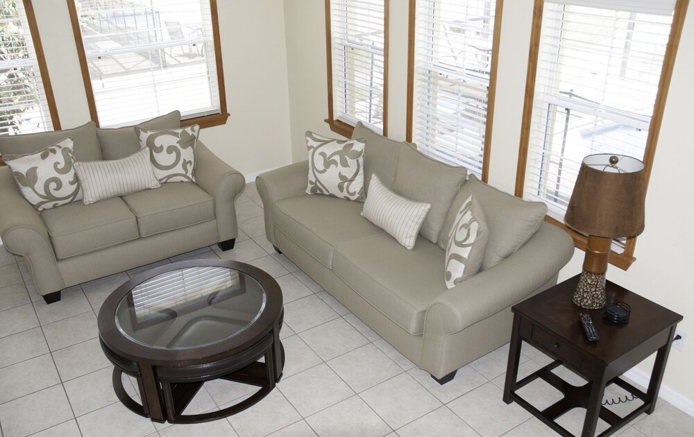Luxury Villa, 4 Bedrooms, Pool Access - Guestroom