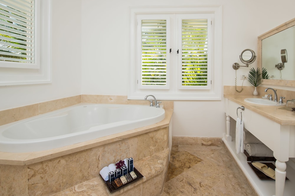 Deep Soaking Bathtub