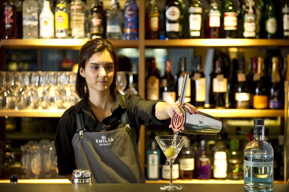 Hotel Bar