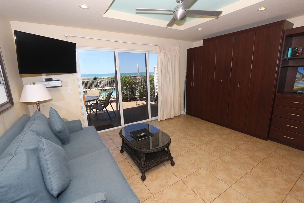 Studio Suite - Living Room