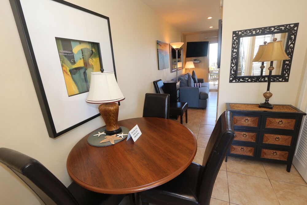 Studio Suite - In-Room Dining