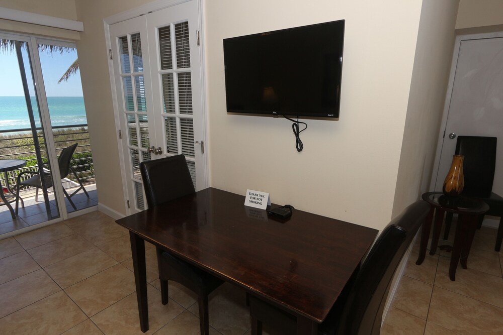 One bedroom standard - In-Room Dining