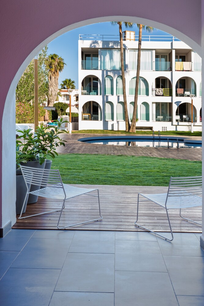 Apartment, 1 Bedroom, Pool Access - Guestroom