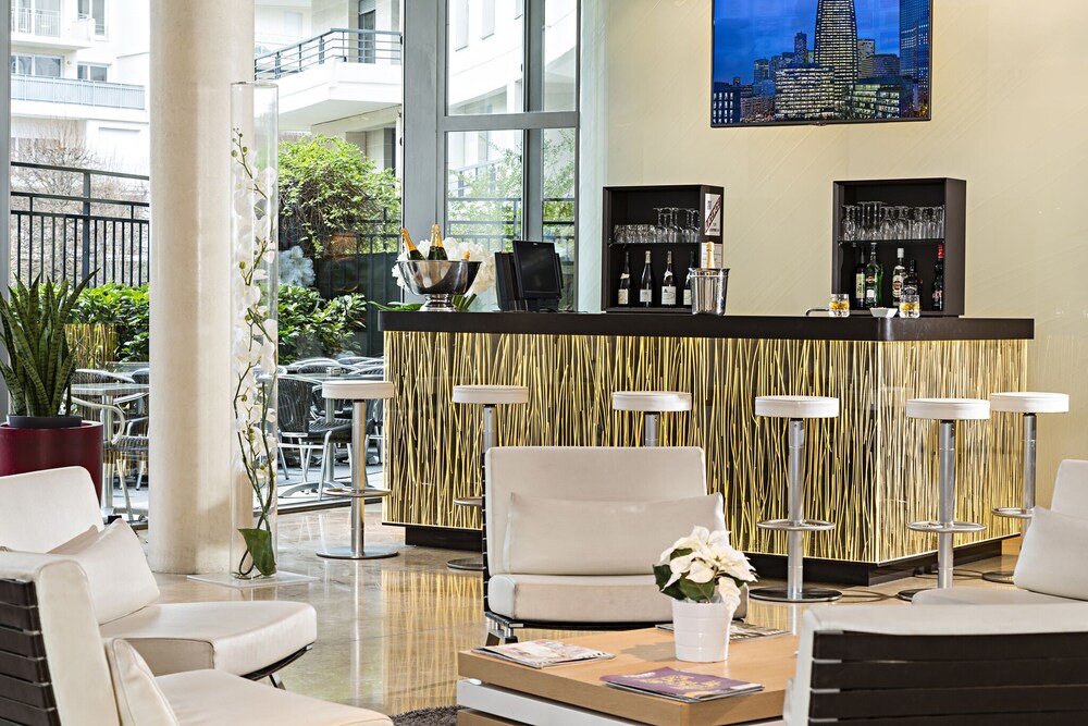 Hotel Bar