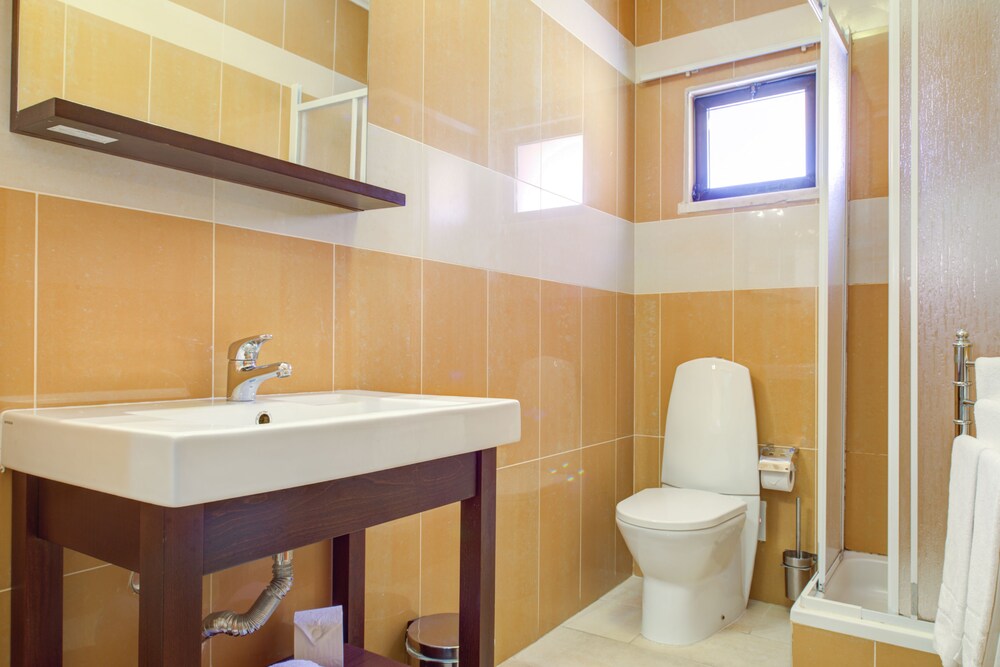 Studio - Bathroom