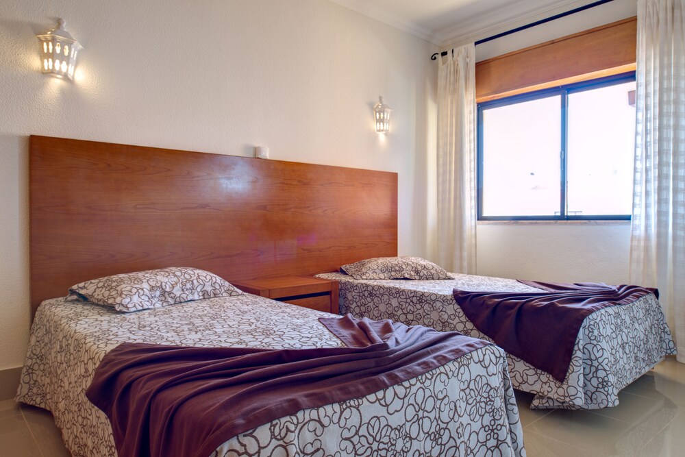 Apartment, 1 Bedroom, Pool View - Guestroom