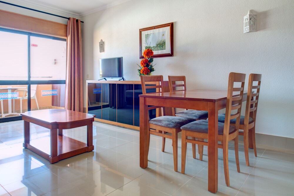 Apartment, 1 Bedroom, Pool View - Living Room