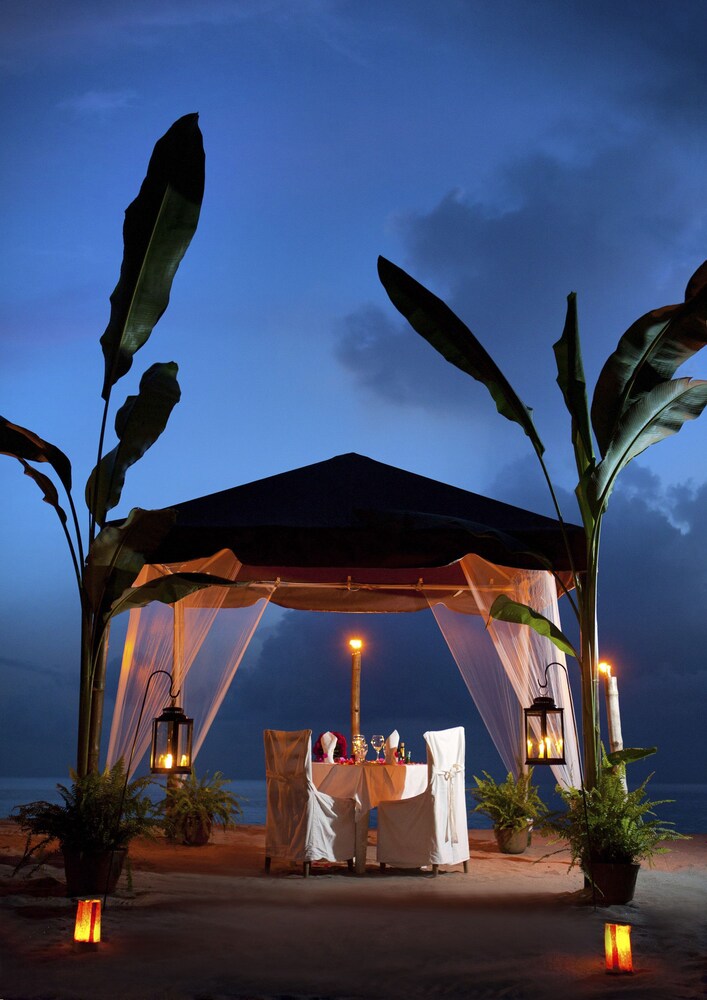 Couples Dining