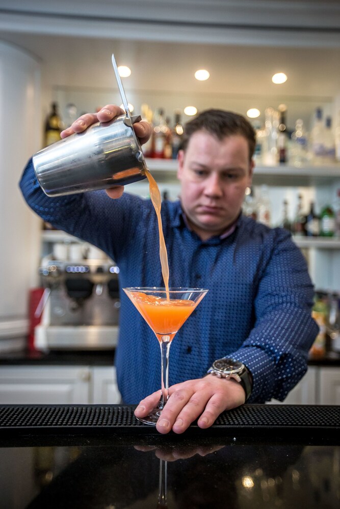 Hotel Bar