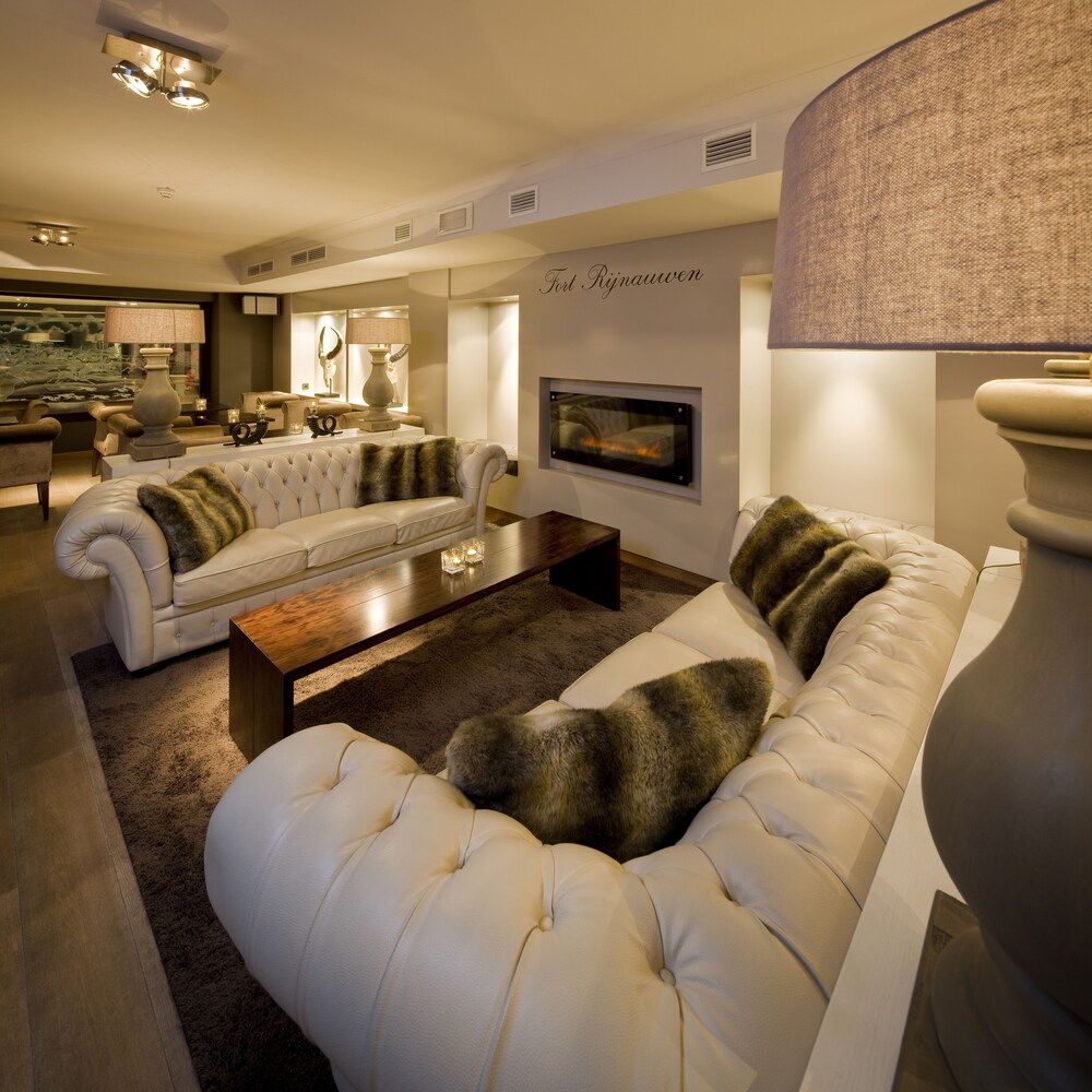Hotel Lounge