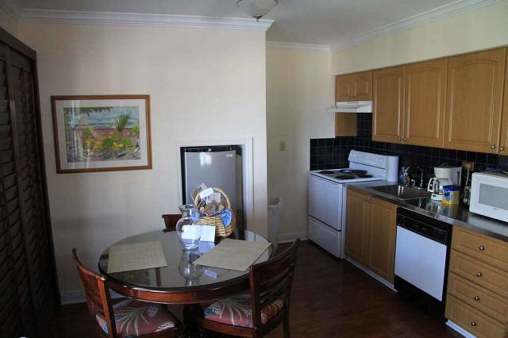 Tarpon - In-Room Kitchen