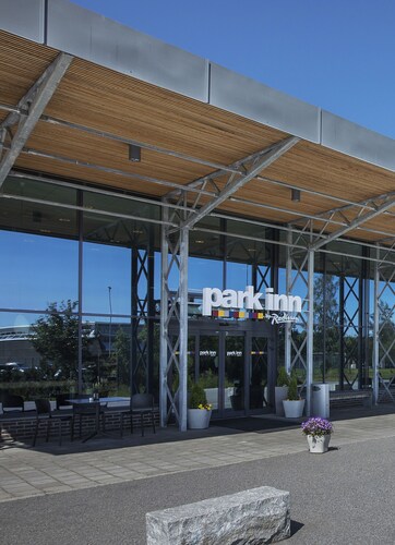 Park Inn by Radisson Oslo Airport Hotel West