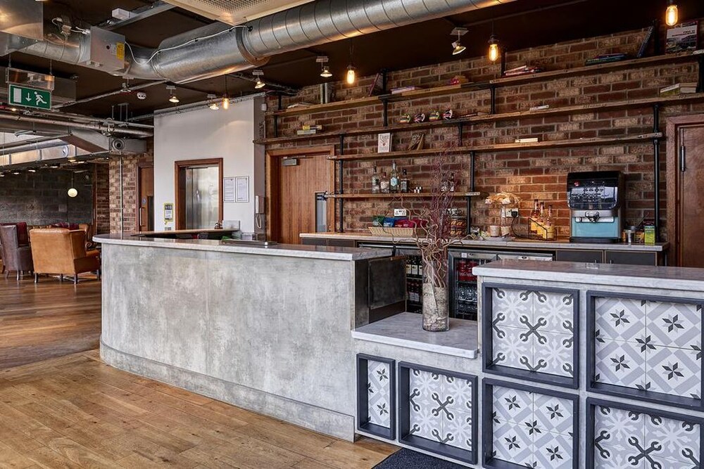 Hotel Bar