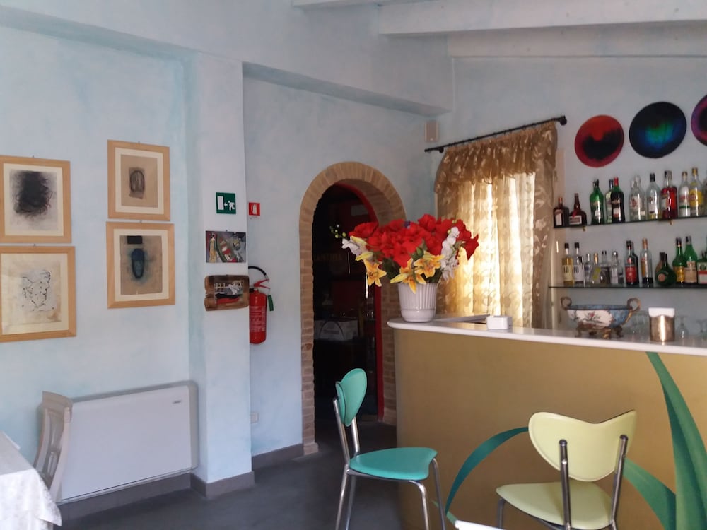Hotel Bar