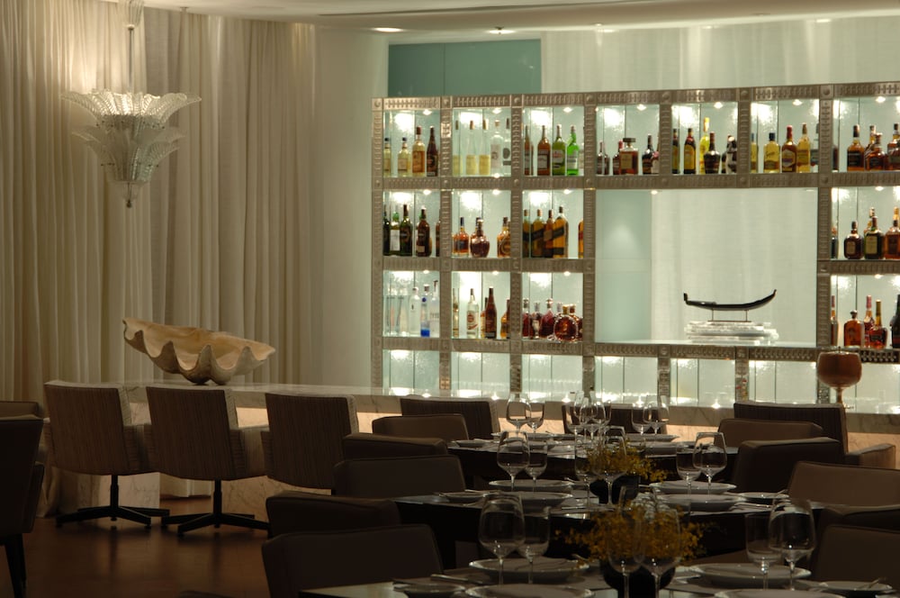 Hotel Bar