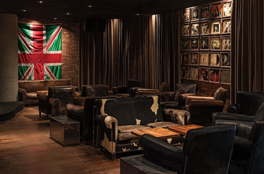 Hotel Lounge
