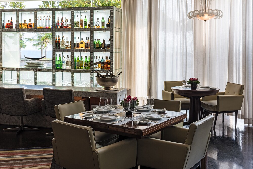 Hotel Lounge