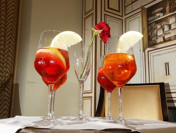 Hotel Bar