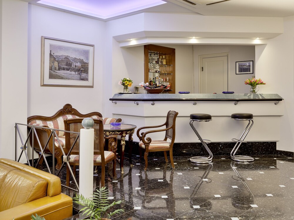 Hotel Lounge