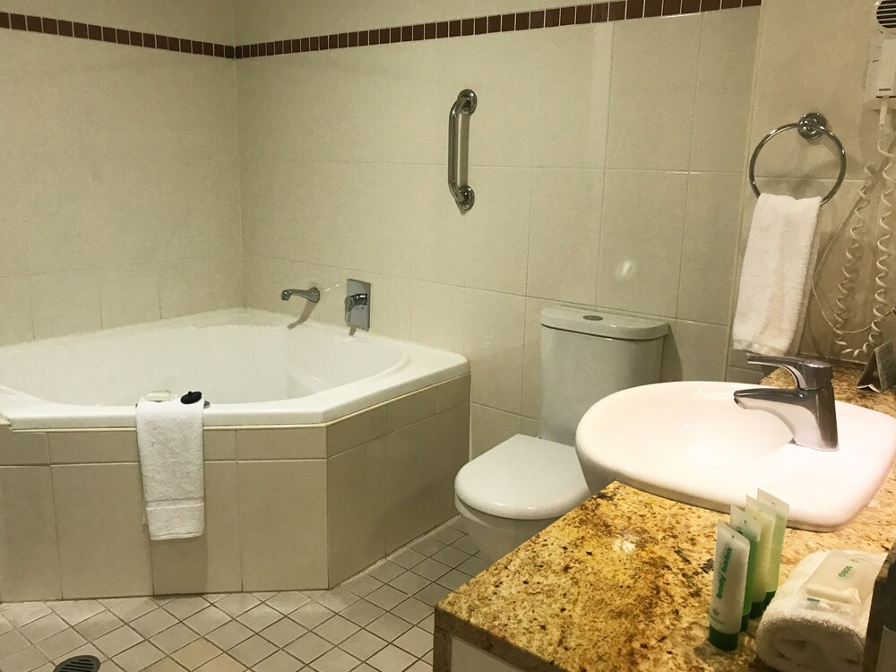 1 Bedroom Deluxe Beachfront - Bathroom