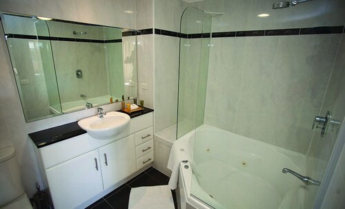 3 Bedroom Bayview Apartment - Bathroom
