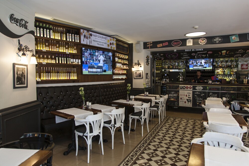 Hotel Bar