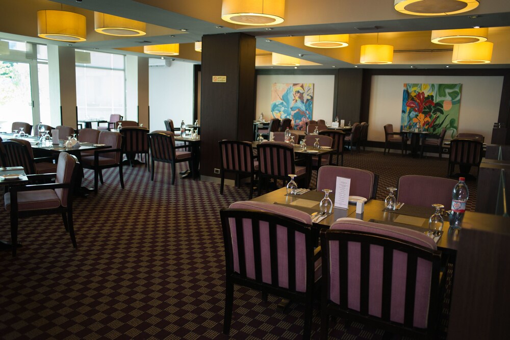 Food Court