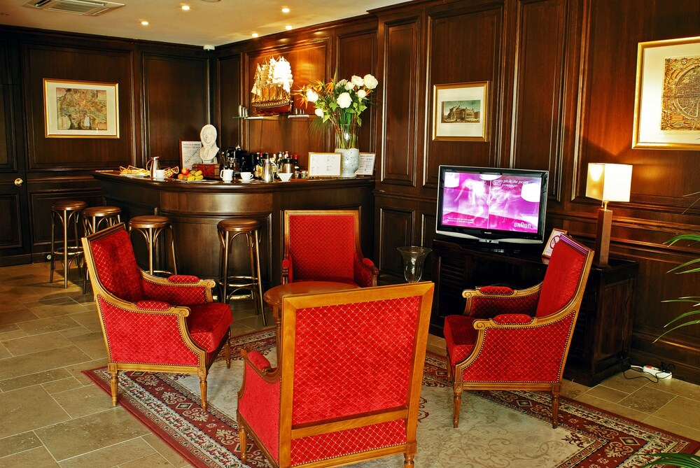 Hotel Lounge