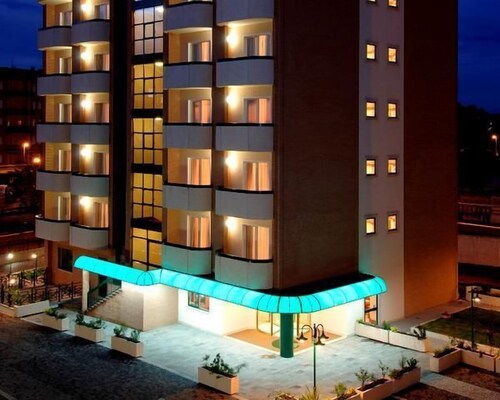 Facciata hotel (sera/notte)