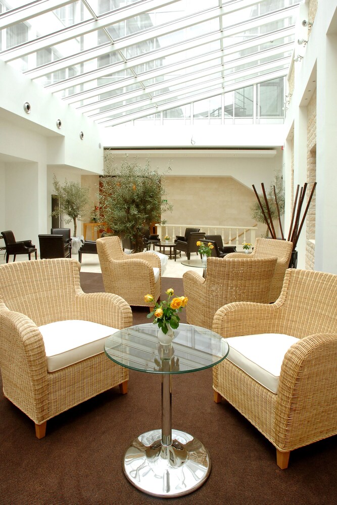 Hotel Lounge