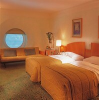 Deluxe Room at Concourse C