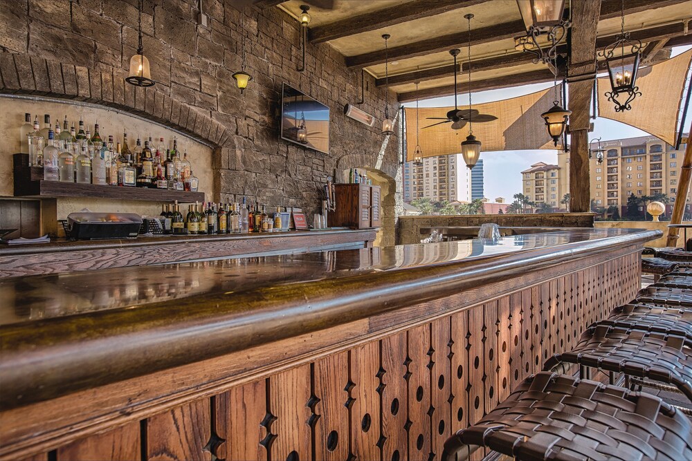 Hotel Bar