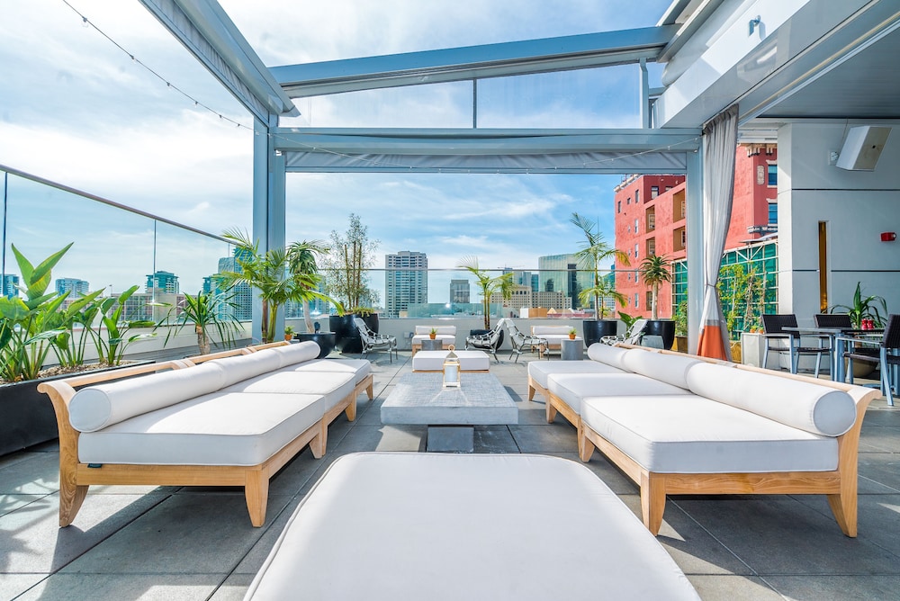 Hotel Lounge