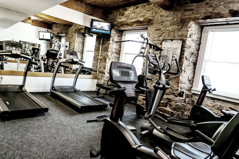 Fitness facility, Newport Bay Club and Hotel