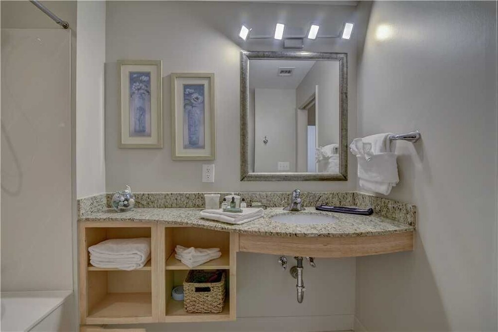 Condo, 1 Bedroom - Bathroom