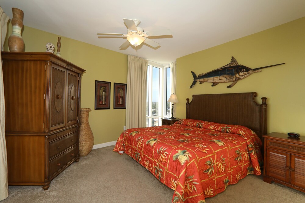 Condo, 3 Bedrooms - Living Area