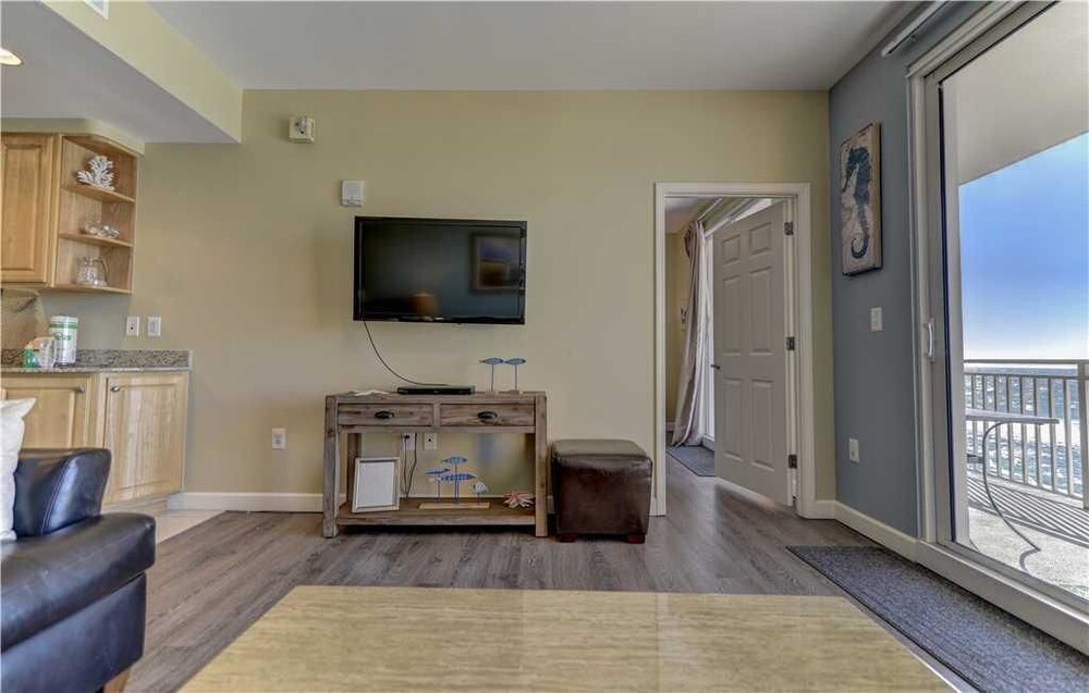 Condo, 2 Bedrooms - Living Area
