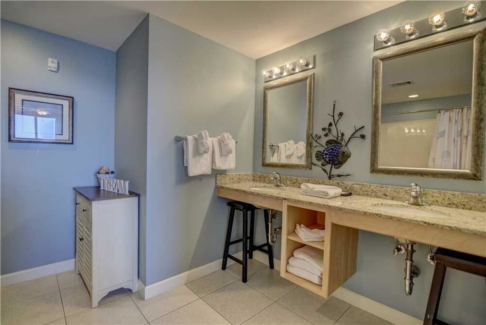 Condo, 2 Bedrooms - Bathroom