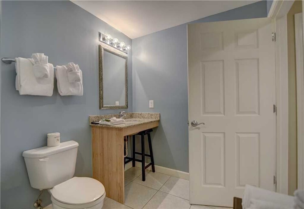 Condo, 2 Bedrooms - Bathroom