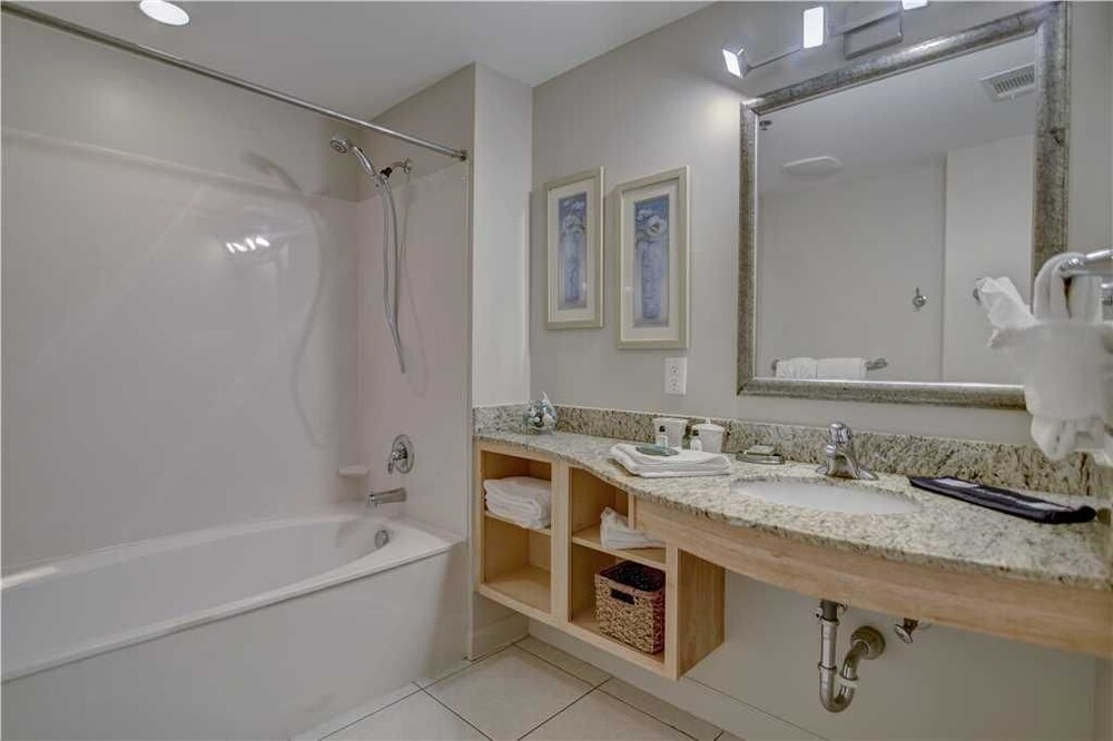 Condo, 1 Bedroom - Bathroom
