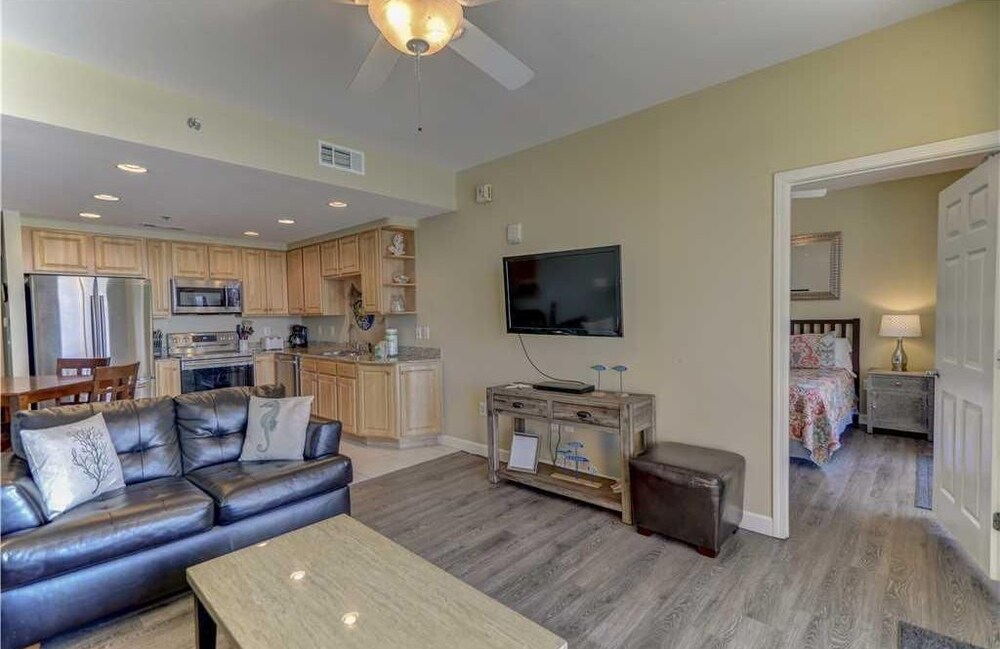 Condo, 2 Bedrooms - Living Area