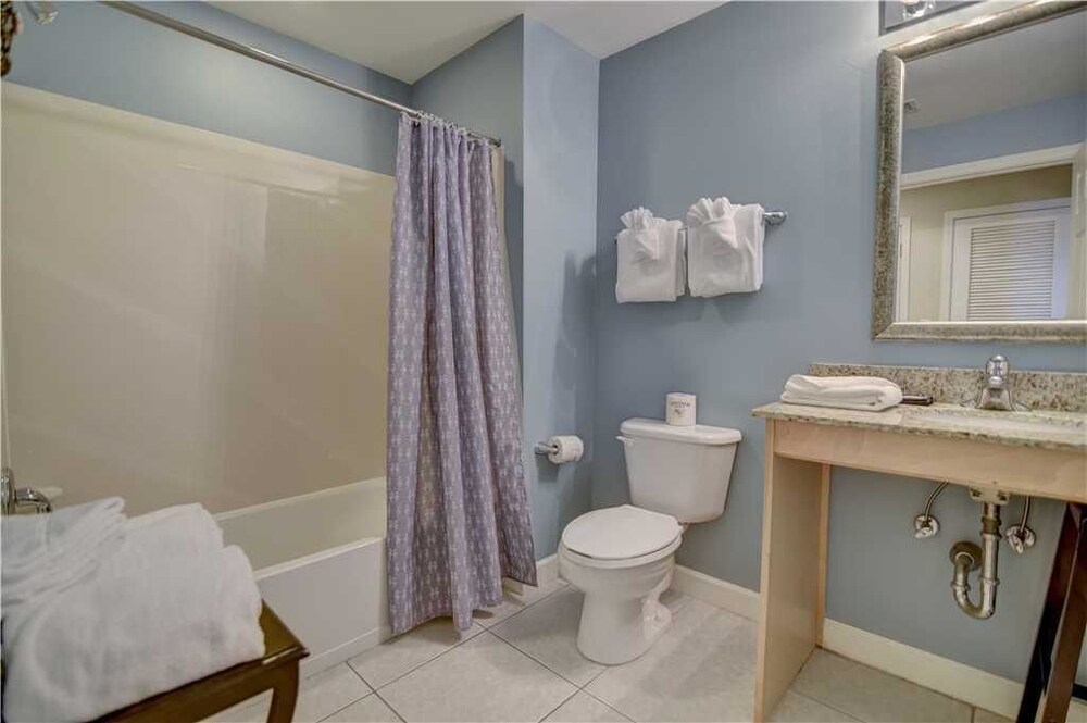 Condo, 2 Bedrooms - Bathroom