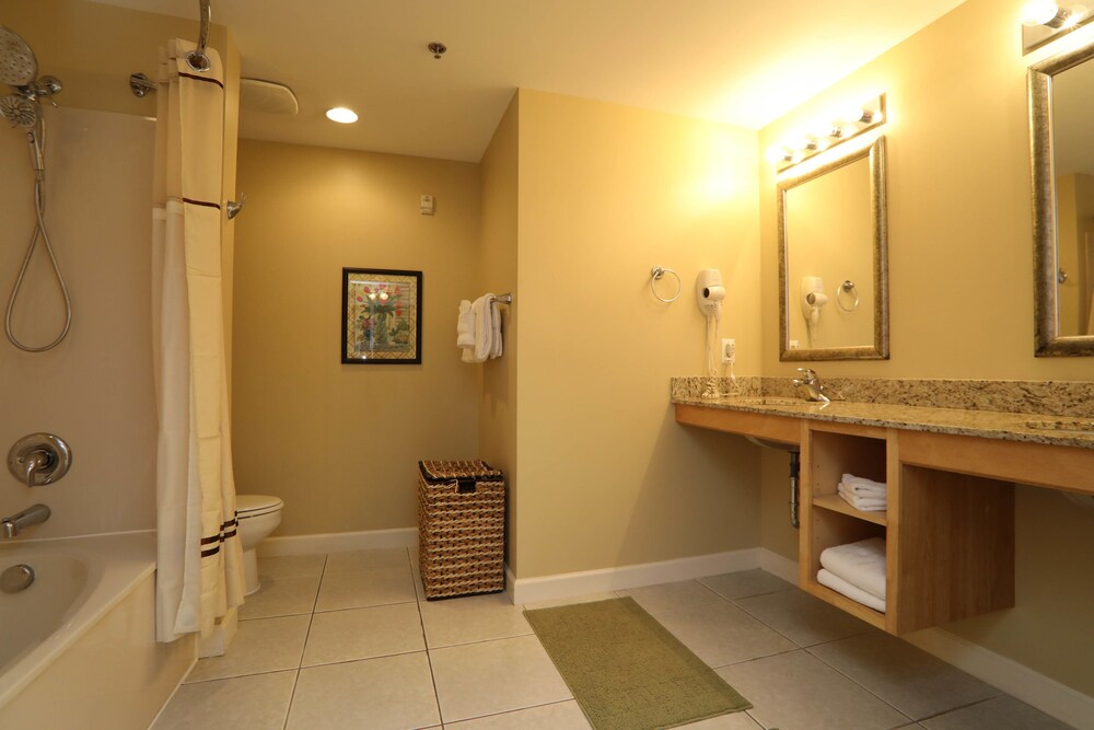 Condo, 2 Bedrooms - Bathroom