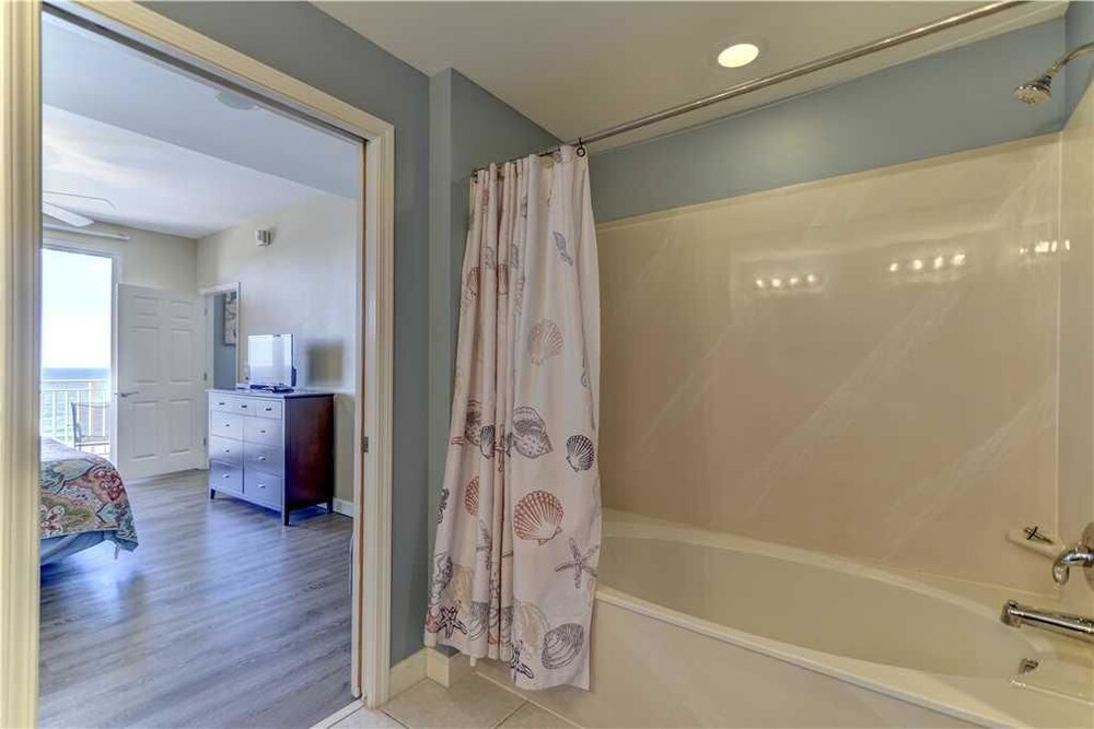 Condo, 2 Bedrooms - Bathroom Shower