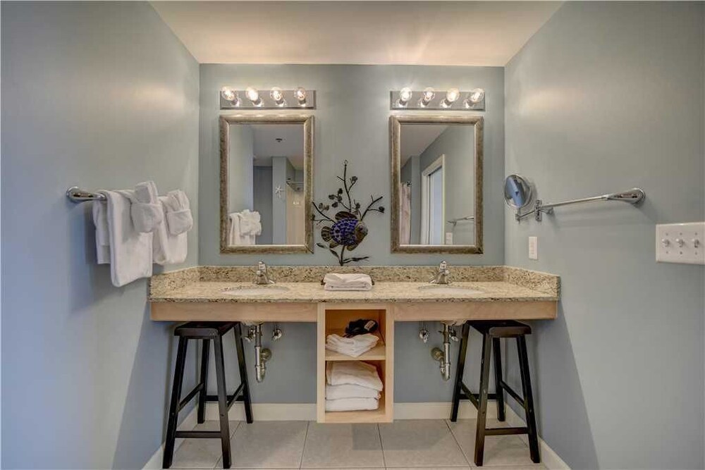 Condo, 2 Bedrooms - Bathroom
