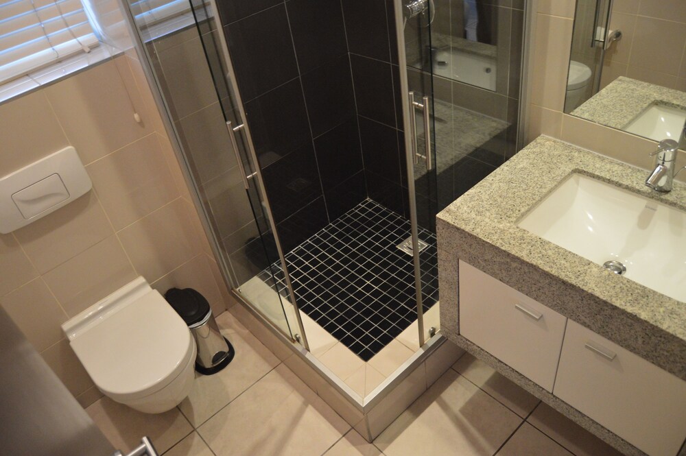 Studio, 1 Double Bed - Bathroom