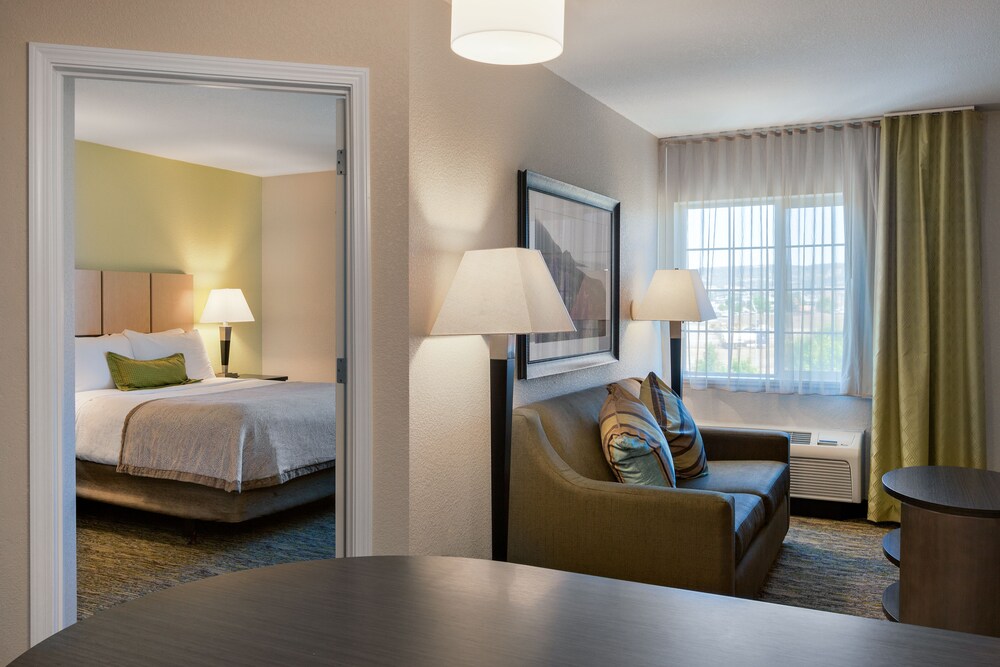 Suite, 1 Queen Bed, Non Smoking - Guestroom